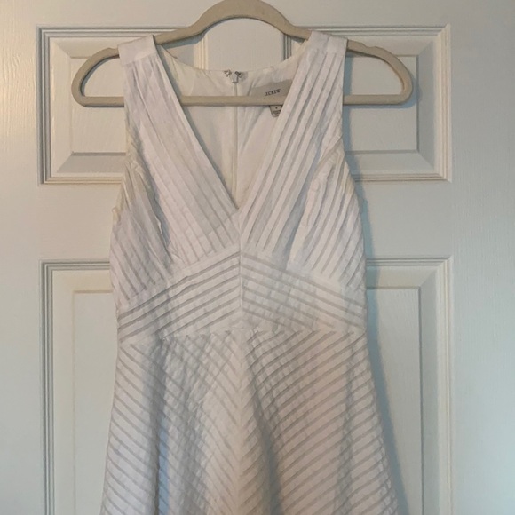 JCREW white dress in great condition. Size 0 but fits like a 2 - Picture 1 of 3